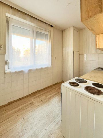 Eladó panellakás, Tatabányán 39 M Ft, 2 szobás