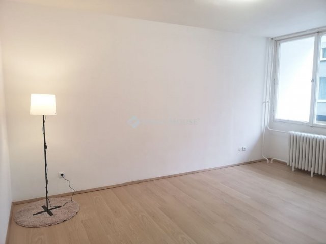 Eladó panellakás, Kecskeméten 48.5 M Ft, 2 szobás