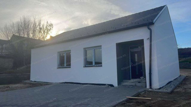 Eladó családi ház, Tatabányán 98 M Ft, 3 szobás