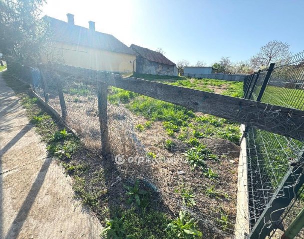 Eladó telek, Poroszlón 8.9 M Ft / költözzbe.hu