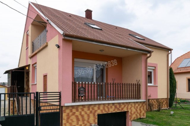 Eladó családi ház, Máriakálnokon 80 M Ft, 6 szobás