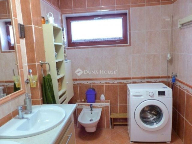 Eladó családi ház, Kozármislenyen 128.5 M Ft, 5 szobás