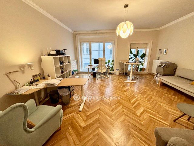 Eladó téglalakás, Budapesten, V. kerületben 89 M Ft, 1 szobás