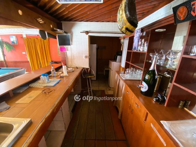 Eladó üzlethelyiség, Túrkevén 29 M Ft, 5 szobás