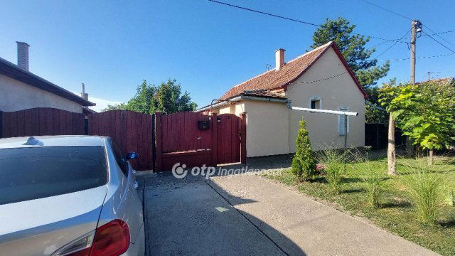 Eladó családi ház, Kisújszálláson 20 M Ft, 1 szobás