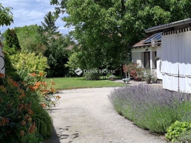 Eladó családi ház, Velencén 179 M Ft, 6 szobás