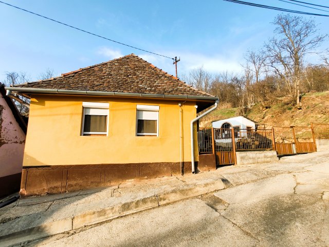 Eladó családi ház, Cikón 17.9 M Ft, 1+2 szobás