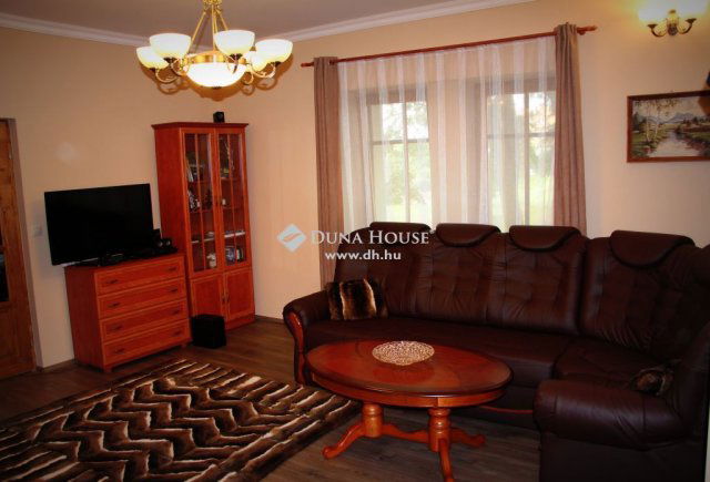 Eladó családi ház, Bikácson 127.635 M Ft, 6 szobás