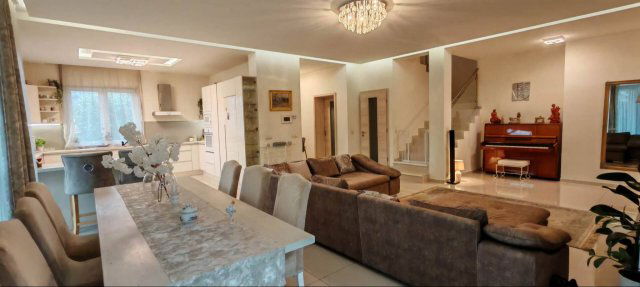 Eladó ikerház, Nyíregyházán 159.9 M Ft, 4+2 szobás