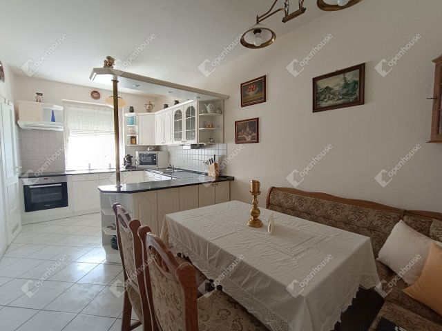 Eladó családi ház, Sopronban 119 M Ft, 7 szobás