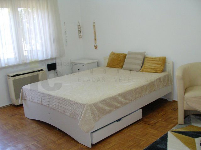 Kiadó téglalakás, albérlet, Szegeden, Bécsi körúton, 1 szobás
