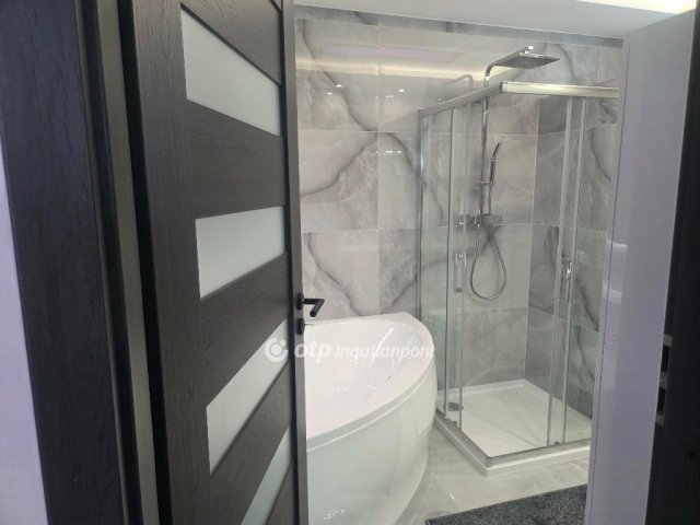 Eladó családi ház, Abonyban 108 M Ft, 3 szobás