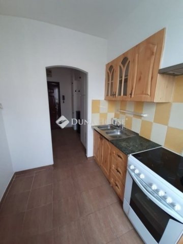 Eladó panellakás, Pécsett 37.99 M Ft, 2 szobás