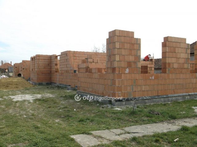 Eladó családi ház, Adácson 37 M Ft, 2 szobás