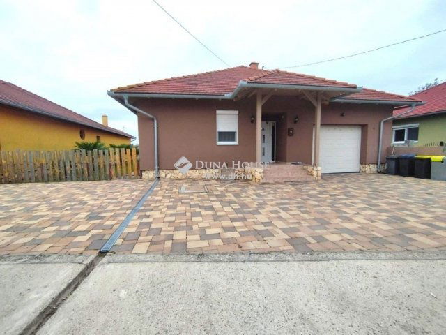 Eladó családi ház, Mohácson 80 M Ft, 4 szobás