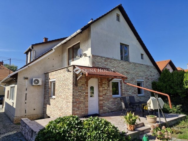 Eladó családi ház, Tatán 99 M Ft, 4 szobás