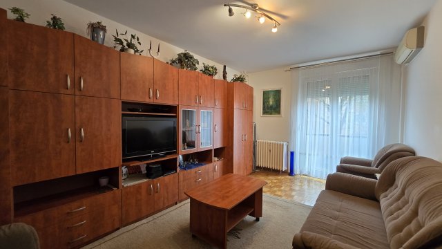 Eladó panellakás, Dunaújvárosban, Dózsa György úton 32.5 M Ft