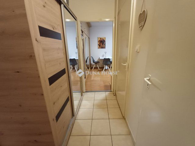 Eladó panellakás, Győrött 49.8 M Ft, 2 szobás