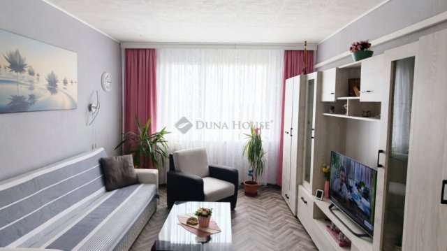 Eladó panellakás, Debrecenben 64.7 M Ft, 3 szobás