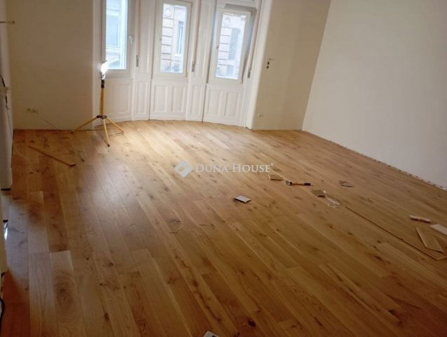 Eladó téglalakás, Budapesten, VI. kerületben 162 M Ft, 2 szobás