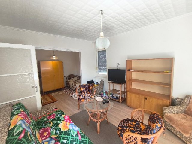 Eladó téglalakás, Mezőtúron 22.5 M Ft, 1 szobás