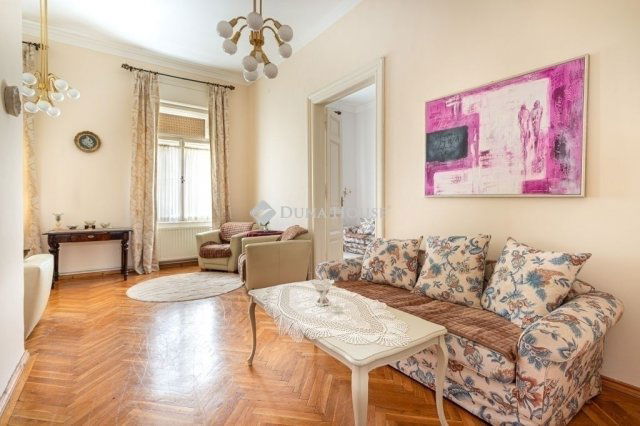 Eladó téglalakás, Budapesten, V. kerületben 149 M Ft, 2 szobás