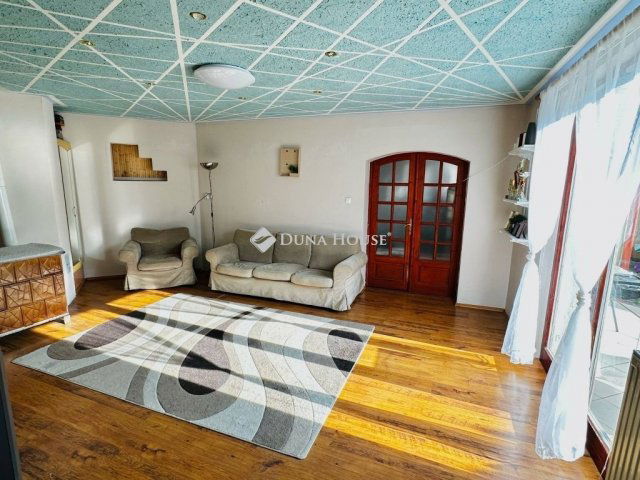 Eladó családi ház, Pécsett 85 M Ft, 4 szobás