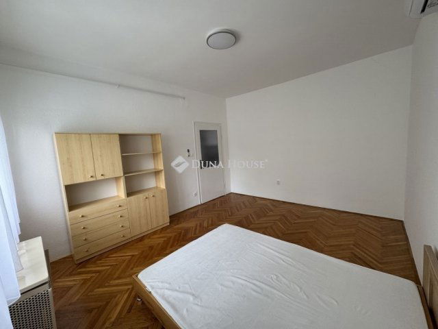 Eladó téglalakás, Veszprémben 71 M Ft, 2 szobás