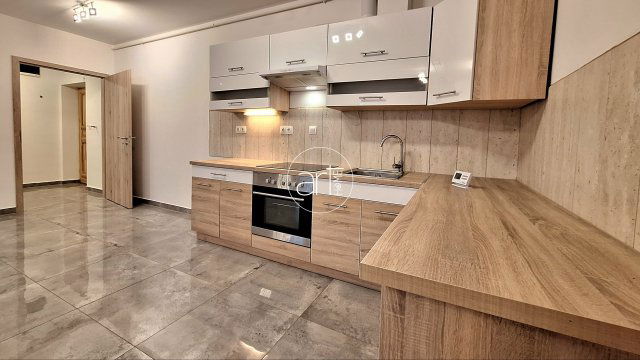 Kiadó téglalakás, albérlet, Szegeden, Remény utcában, 3 szobás