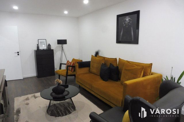 Eladó panellakás, Szegeden 69.9 M Ft, 2 szobás