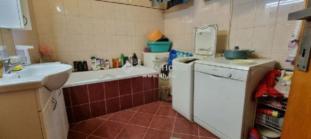 Eladó családi ház, Tápióbicskén 32 M Ft, 4 szobás