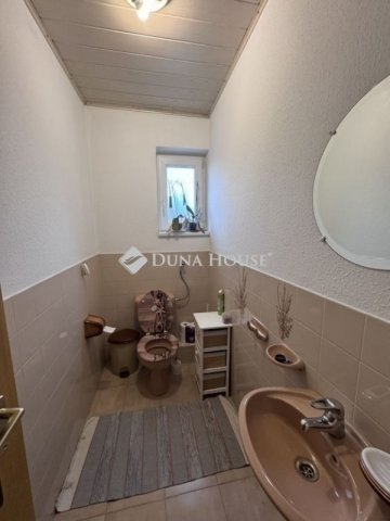 Eladó családi ház, Vecsésen 139.99 M Ft, 5 szobás