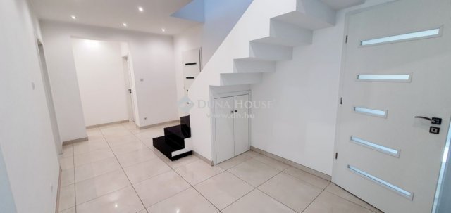 Eladó családi ház, Csévharaszton 175 M Ft, 6 szobás