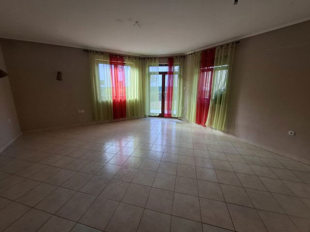 Kiadó téglalakás, albérlet, Gödöllőn, Nagyboldogasszony téren