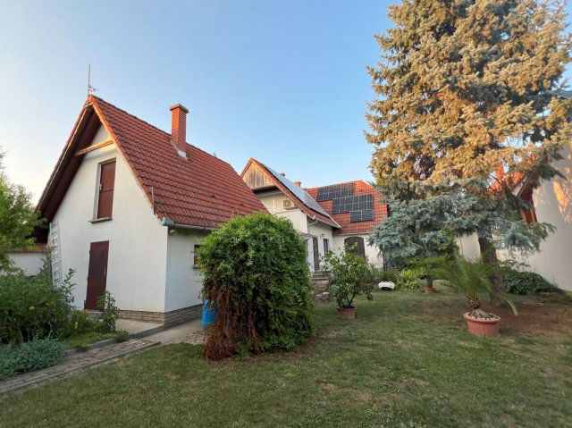 Eladó családi ház, Bólyban 95 M Ft, 4 szobás