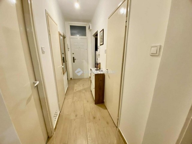 Eladó téglalakás, Kecskeméten 42 M Ft, 2 szobás