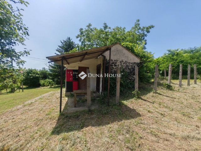 Eladó családi ház, Pécsett 3.69 M Ft, 2 szobás