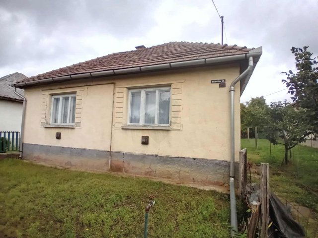 Eladó családi ház, Verpeléten 17 M Ft, 2 szobás