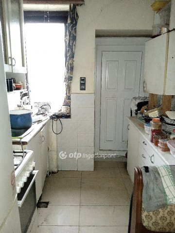 Eladó téglalakás, Ajkán 7.5 M Ft, 1 szobás