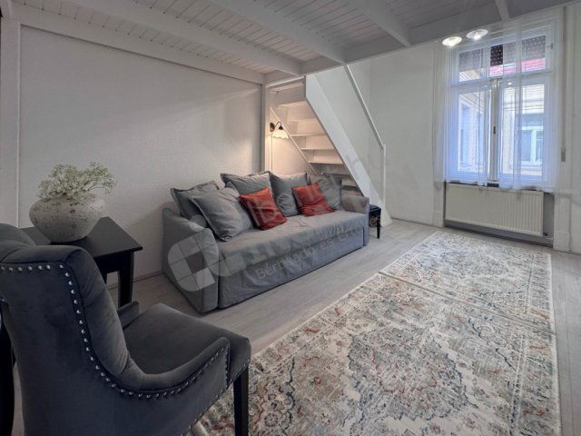 Kiadó téglalakás, albérlet, V. kerületben, Október 6. utcában