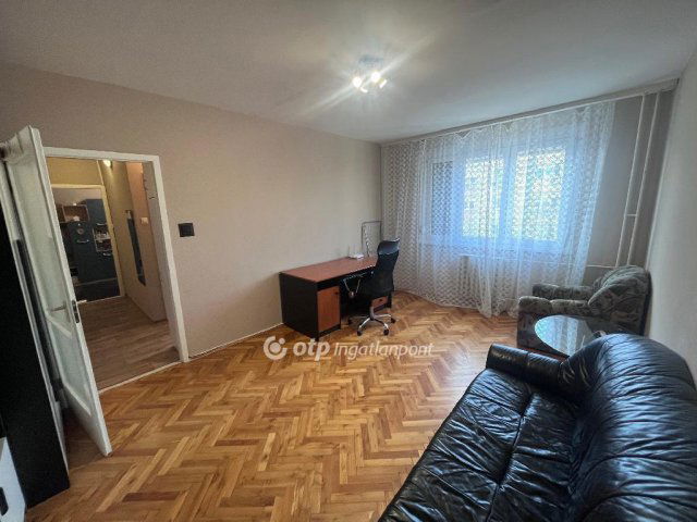 Eladó panellakás, Szegeden 45.5 M Ft, 2 szobás