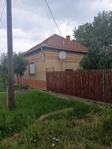 Eladó családi ház, Törökszentmiklóson 10.9 M Ft, 2 szobás