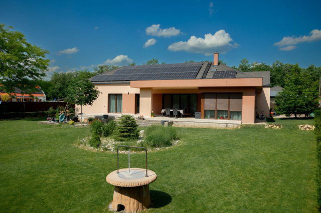 Eladó családi ház, Szadán 254 M Ft, 5 szobás