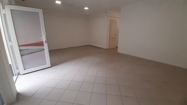 Kiadó iroda, Tatán 140 E Ft / hó / költözzbe.hu