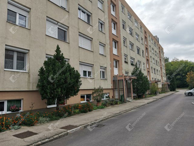 Eladó panellakás, Móron 39.9 M Ft, 2 szobás