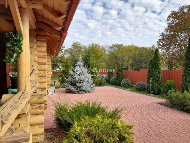 Eladó családi ház, Mogyoródon 220 M Ft, 6 szobás