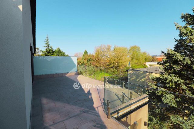 Eladó téglalakás, Zamárdiban 172.1 M Ft, 3 szobás