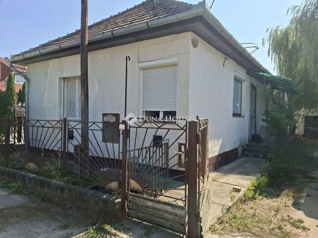 Eladó családi ház, Tápióságon 20 M Ft, 3 szobás