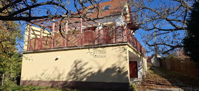 Eladó családi ház, Balatonkenesén 109 M Ft, 5 szobás