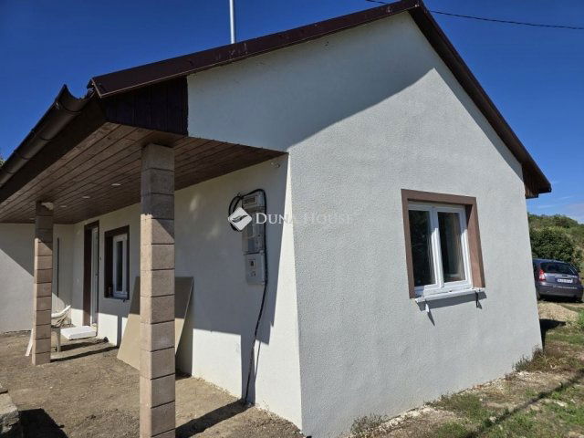 Eladó családi ház, Ercsiben 34 M Ft, 3 szobás